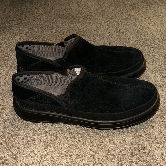 UGG Black Loafers Slip-Ons with Soft Fabric and Rounded Toe - Picture 3 of 9